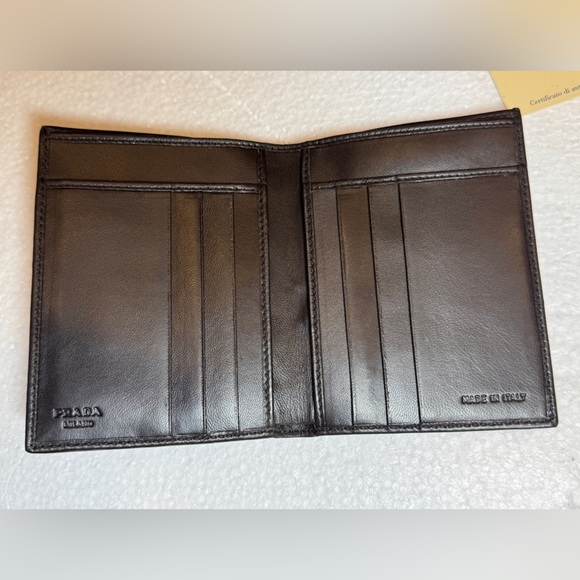 Prada Elegant Leather Card Holder wallet - Picture 6 of 13
